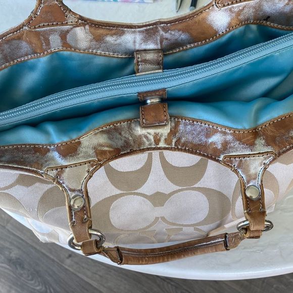 COACH Bag Signature C Gold - Picture 3 of 10